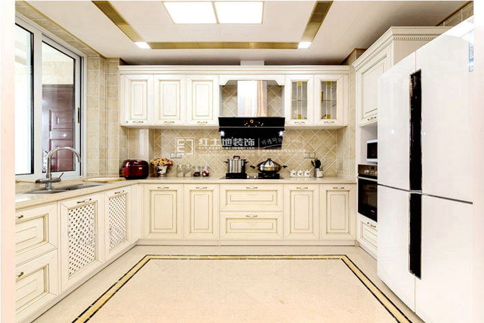 廚房裝修攻略，紅土地裝飾設(shè)計(jì)幫你打造現(xiàn)代理想廚房！