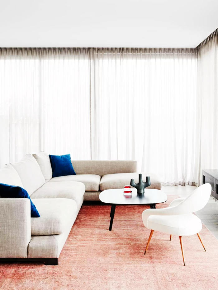 夏季家居裝修，丟掉那老土的窗簾，現(xiàn)在流行這樣！