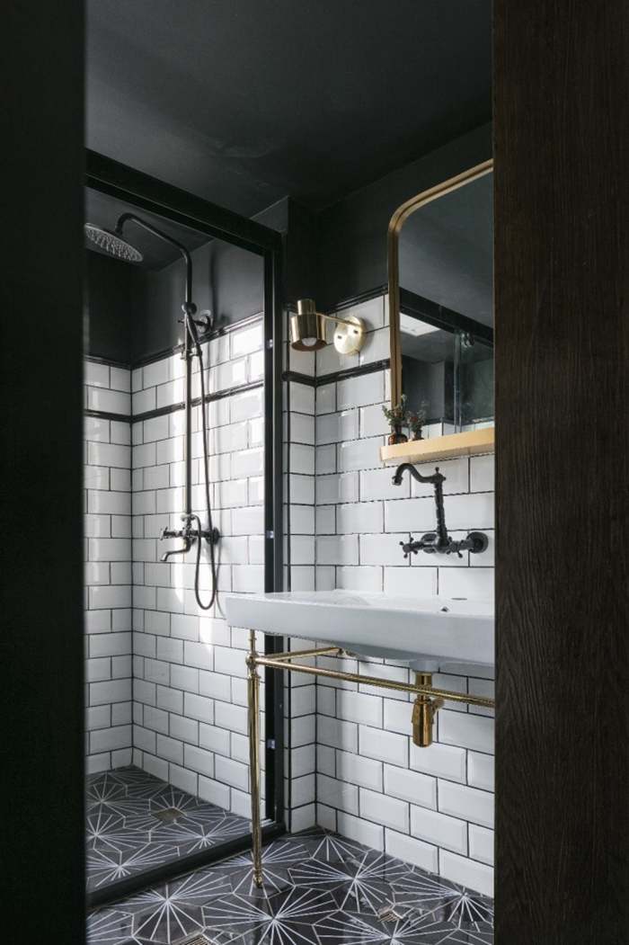 用硬朗材質(zhì)詮釋精致的生活故事。