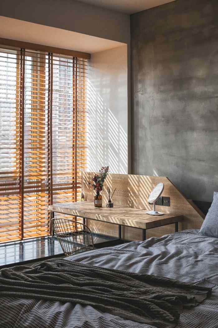 用硬朗材質(zhì)詮釋精致的生活故事。